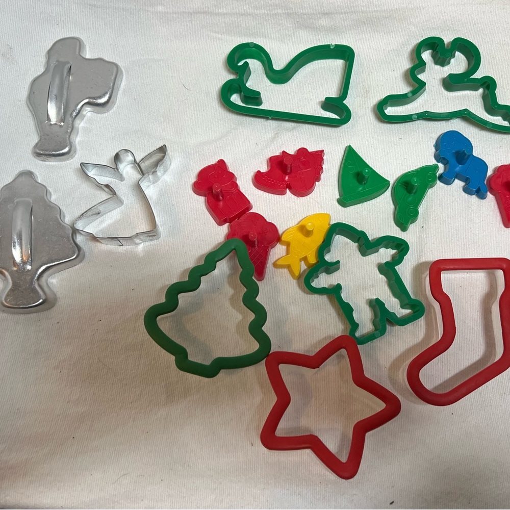 Assorted Holiday Cookie Cutters - Red, Green, Yellow, Blue